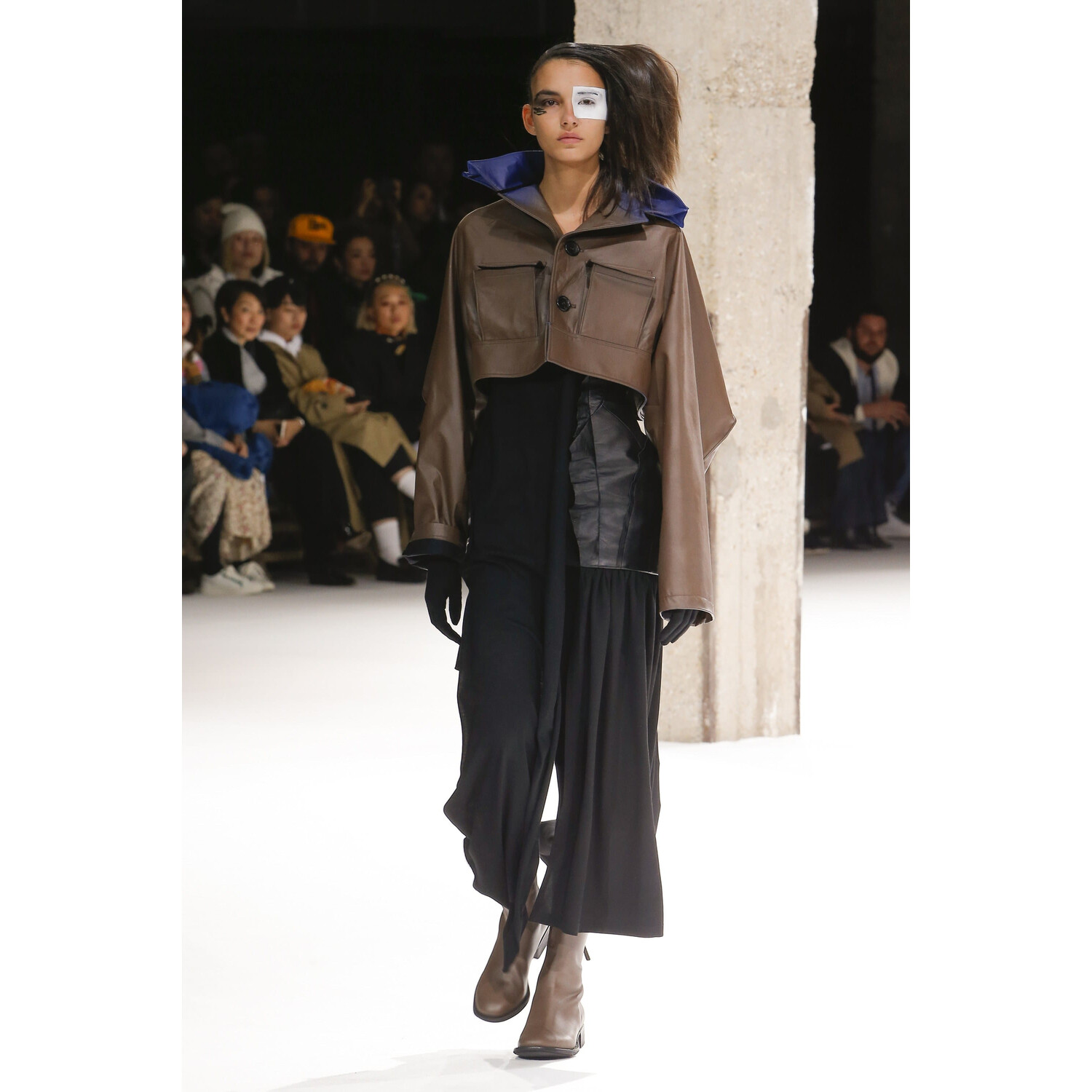 Фото Yohji Yamamoto Fall 2018 Ready-to-Wear , Ёдзи Ямамото осень зима 2018 , Fashion show , неделя моды в Париже , PFW , Mainstyles